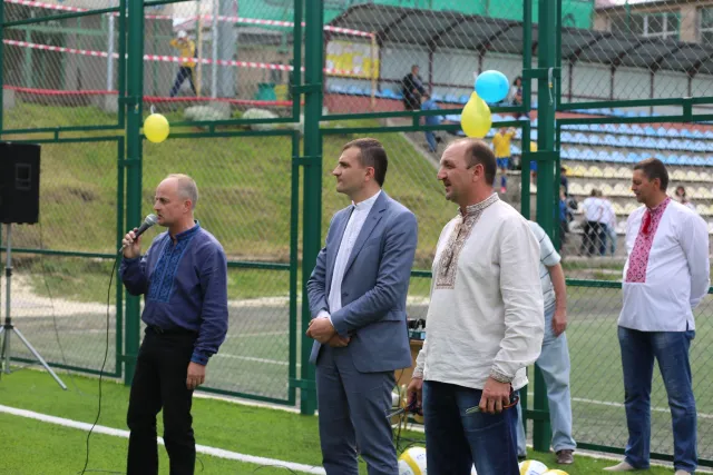 У Хмельницькому на День вишиванки відкрили два нових спортивних майданчики — фото 3