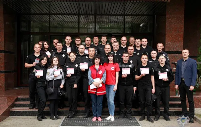 Хмельницьких поліцейських навчають, як правильно надавати екстрену домедичну допомогу — фото 3