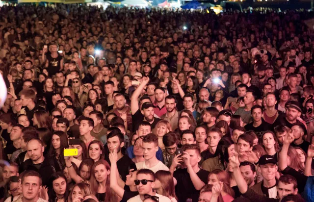Наметове містечко, фуд-корти та дві сцени: яким був фестиваль «Rock&Buh-2018» — фото 8
