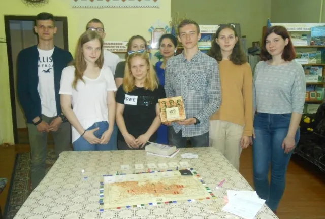 Хмельницькі школярі взяли участь в історичному батлі «Об’єднай Україну» — фото 2