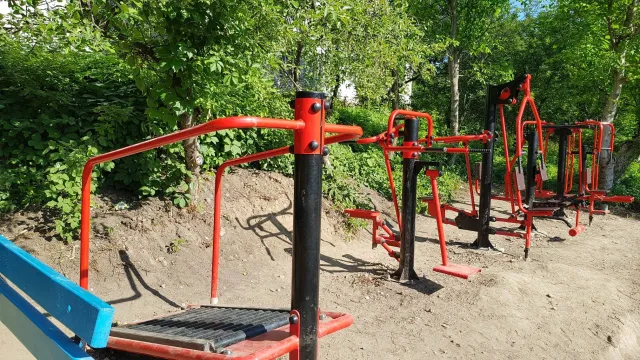 У Хмельницькому облаштували два майданчики для занять спортом на свіжому повітрі — фото 1
