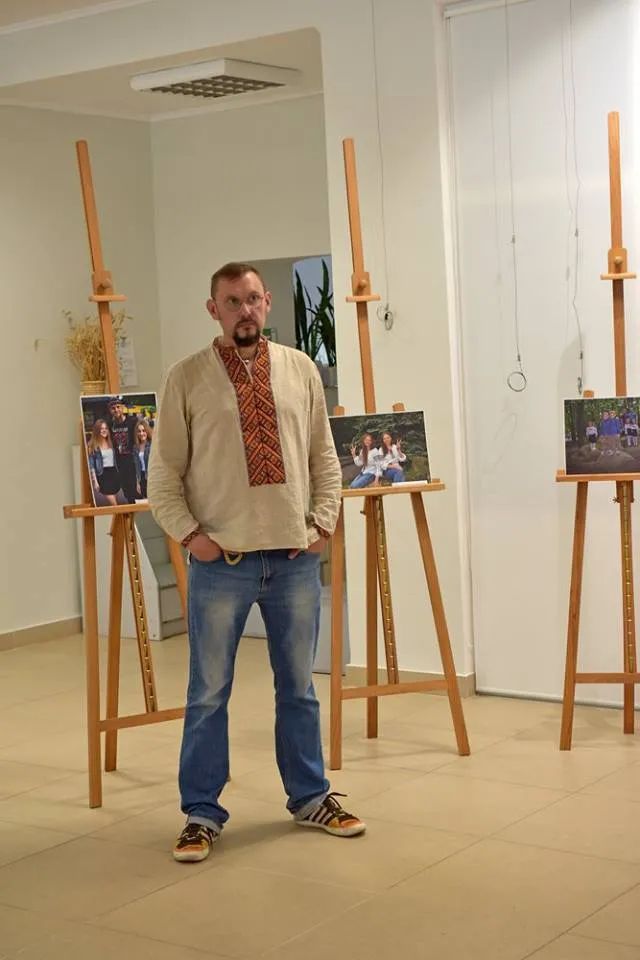 У Хмельницькому відкрили виставку «Схожі за обличчям і різні за характером» — фото 4