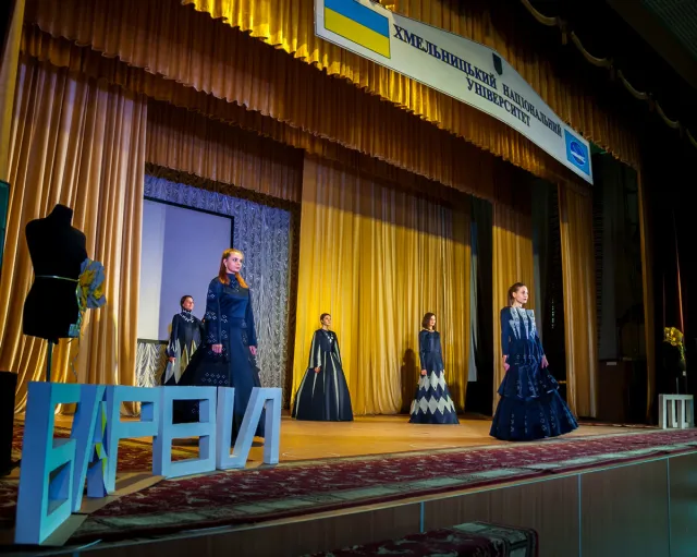 Свято моди та краси: у Хмельницькому відбувся Всеукраїнський конкурс молодих дизайнерів одягу — фото 1