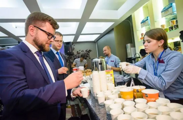 Гаспачо, сендвічі та сирники: яке меню запропонує пасажирам «Укрзалізниця» — фото 4