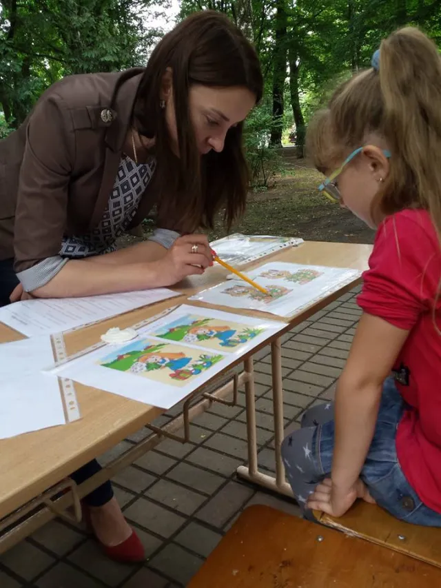 Малюнки кавою, квести та туризм: у сквері ім. Шевченка розгорнувся літній табір — фото 1