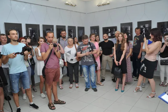 У Хмельницькому відкрилася унікальна виставка фотографій «Неприхована краса» — фото 1