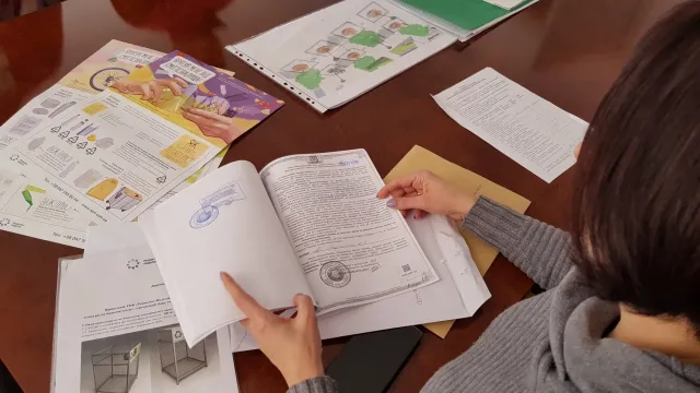 У Хмельницькому з'явилися нові контейнери для збору пластикових пляшок — фото 1