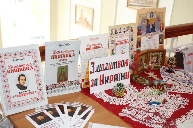 У Хмельницькому презентували унікальну виставку «Образ і слово Кобзаря у вишивці» — фото 6