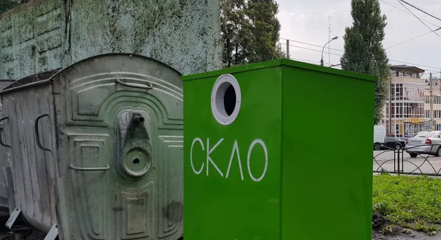 У Хмельницькому почали встановлювати контейнери для збору скла — фото 1