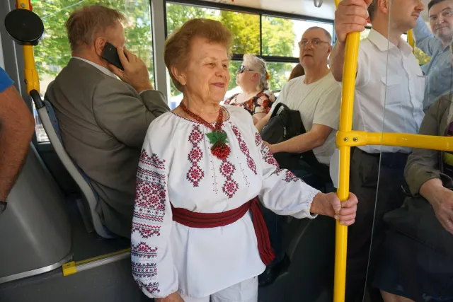 У Хмельницькому на День Незалежності проїзд у тролейбусах буде безкоштовним для всіх пасажирів у вишиванках — фото 1