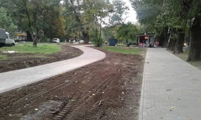 На Старокостянтинівському шосе завершують облаштування пішохідної та велосипедної доріжок — фото 4