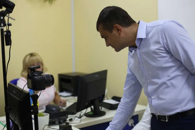 Понад 250 хмельничан звернулися до ЦНАПу за оформленням біометричних паспортів — фото 1
