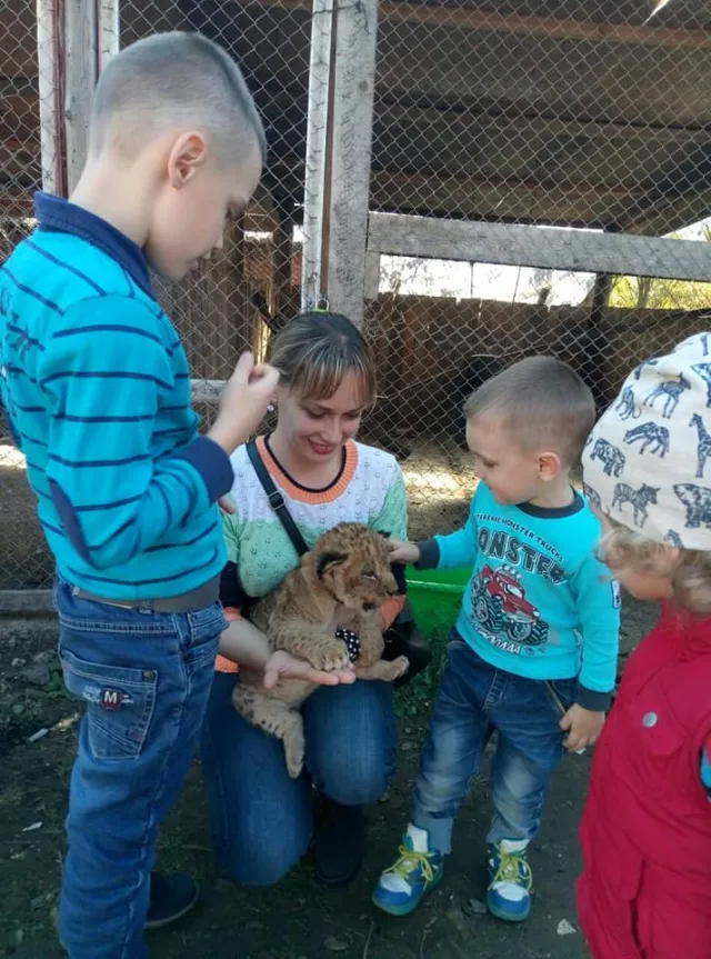 Зоотерапія для підопічних благодійного фонду: діти завітали на екскурсію до хмельницького приватного зоопарку — фото 7