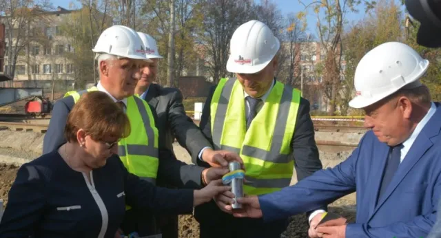 У Хмельницькому заклали капсулу під будівництво нового корпусу обласної дитячої лікарні — фото 1