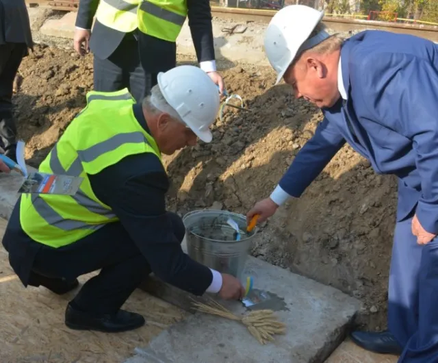 У Хмельницькому заклали капсулу під будівництво нового корпусу обласної дитячої лікарні — фото 3