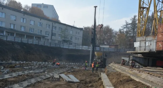 У Хмельницькому заклали капсулу під будівництво нового корпусу обласної дитячої лікарні — фото 4