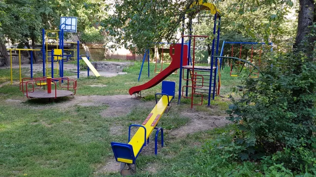 До кінця року у Хмельницькому облаштують 53 нових дитячих і спортивних майданчики — фото 2