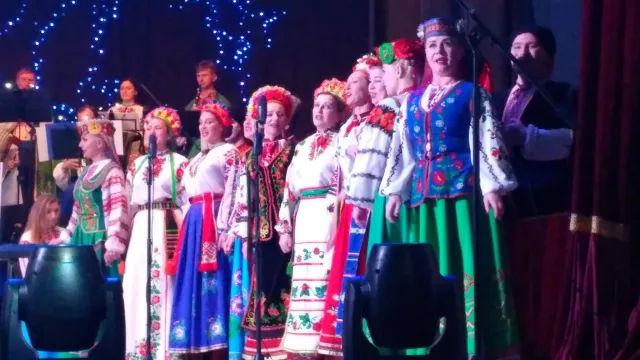 Хмельницький рок-гурт «Мотор'ролла» та ансамбль «Козаки Поділля» знову виступили разом на одній сцені — фото 1