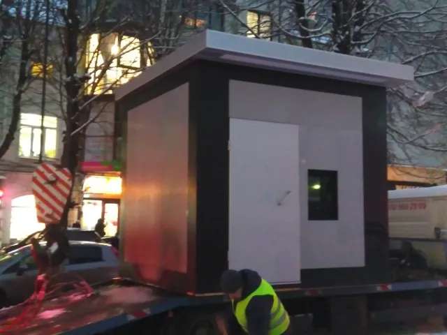 У центрі Хмельницького встановили сучасну модульну вбиральню — фото 1